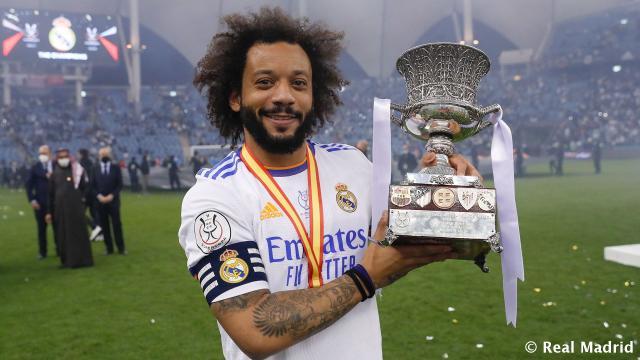 中国体育-23冠平亨托 马塞洛首次作为皇马队长举起冠军奖杯