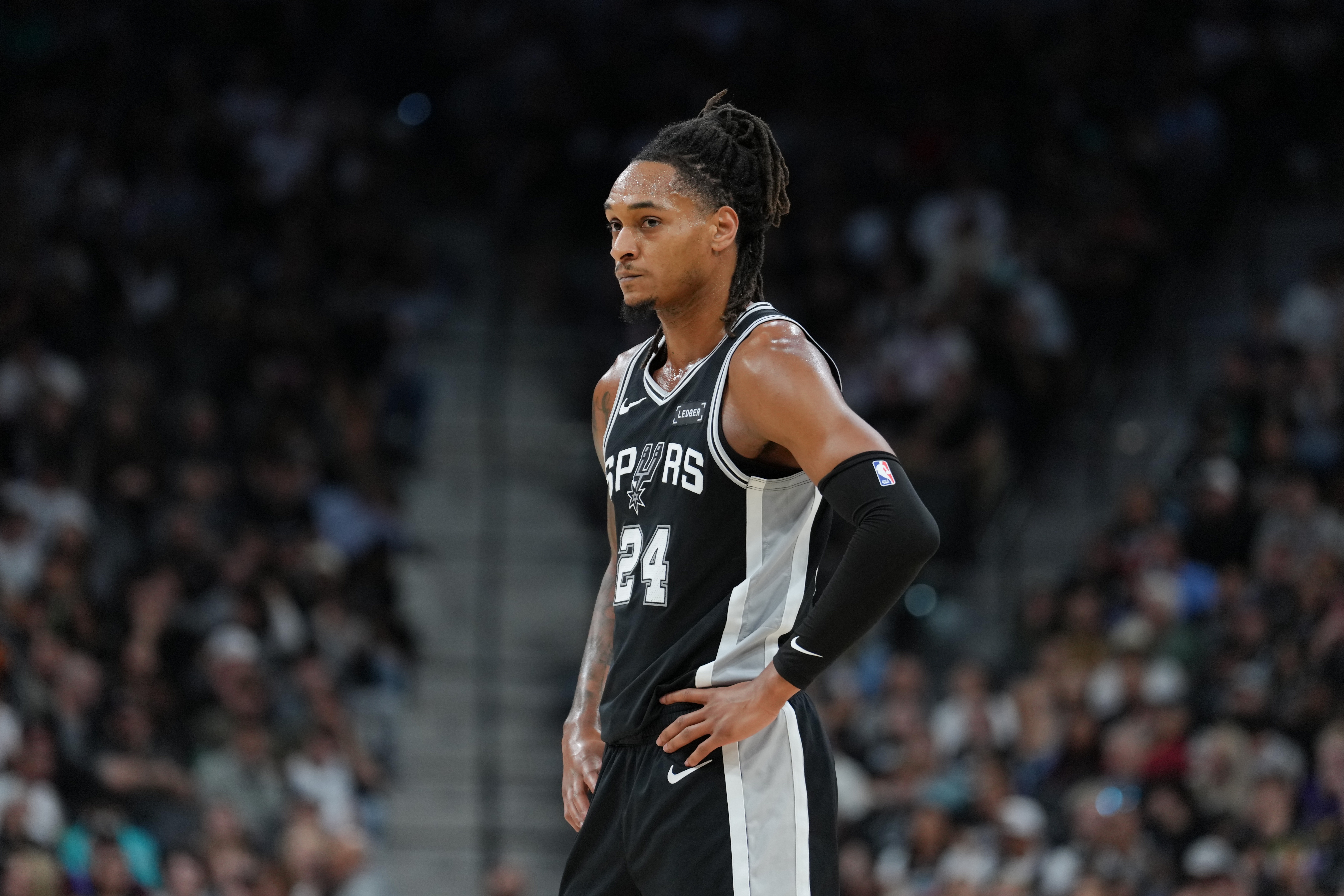 乐鱼体育-火力靠谱！瓦塞尔半场7中5拿全队最高15分 三分4中3