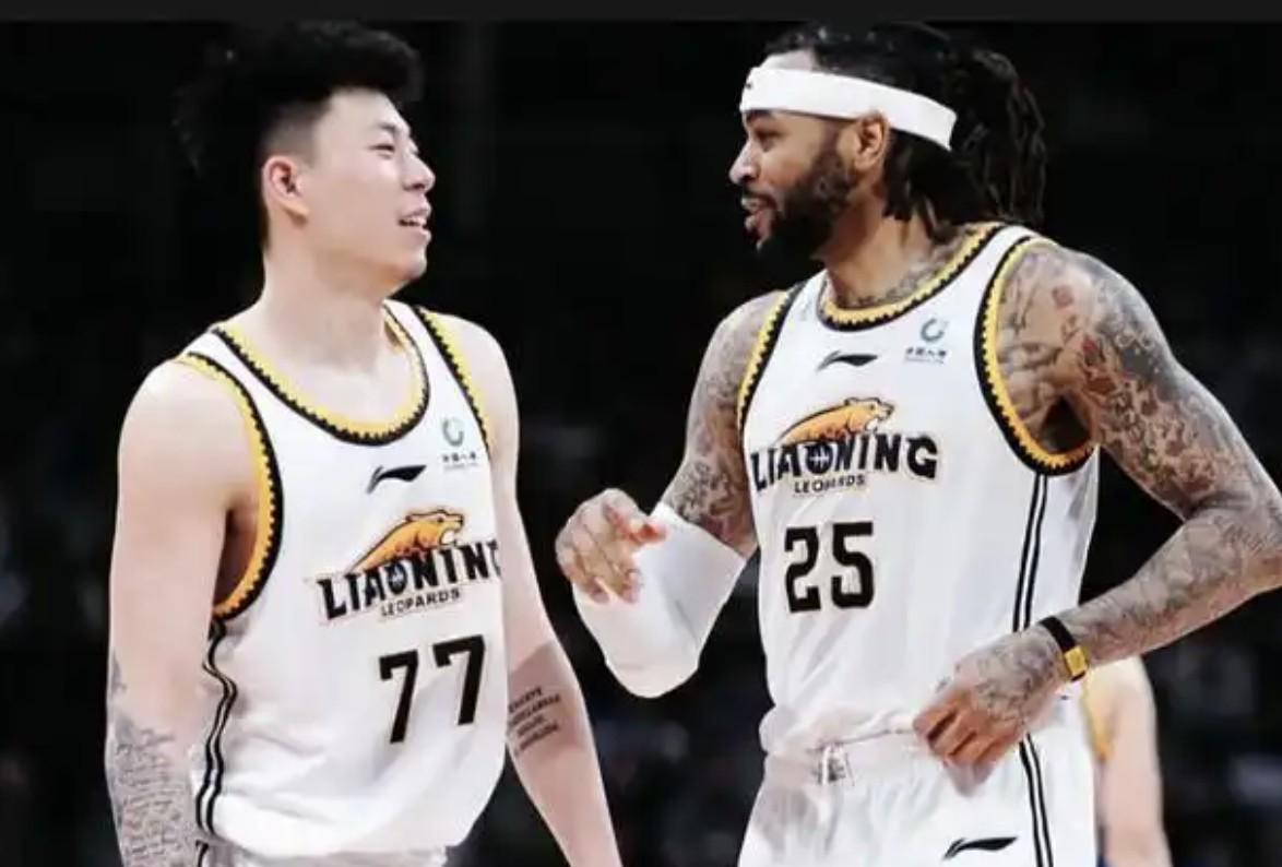体育新闻-莫兰德与张镇麟打趣：你为了和老婆在大城市上海选择了抛弃我